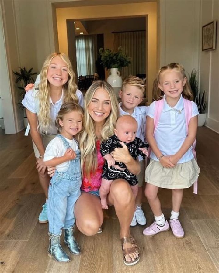 Louisa Johnson Biography, Age, Height, Husband, Net Worth, Family